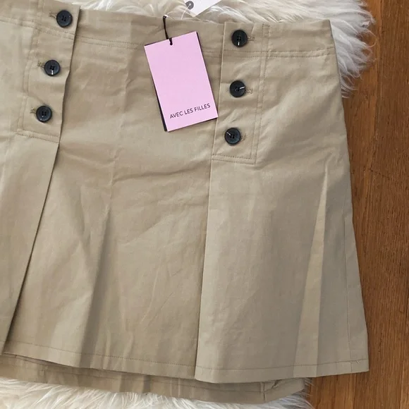 Avec Les Filles Pleated Preppy Mini Skirt in Safari Khaki - Picture 5 of 13